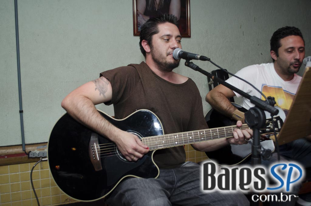 Banda Fonte 72 e DJ residente animaram a sexta-feira no Capital da Villa Banda Fonte 72 e DJ residente animaram a sexta-feira no Capital da Villa