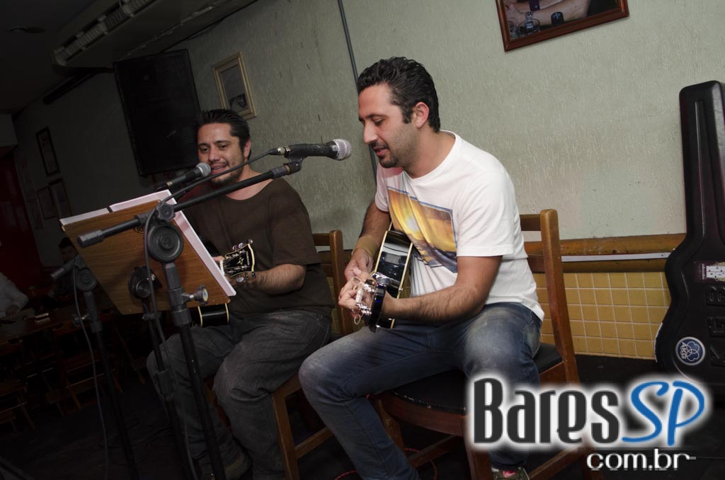 Banda Fonte 72 e DJ residente animaram a sexta-feira no Capital da Villa Banda Fonte 72 e DJ residente animaram a sexta-feira no Capital da Villa