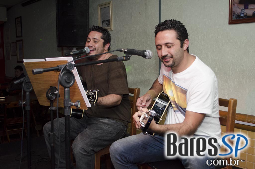 Banda Fonte 72 e DJ residente animaram a sexta-feira no Capital da Villa Banda Fonte 72 e DJ residente animaram a sexta-feira no Capital da Villa