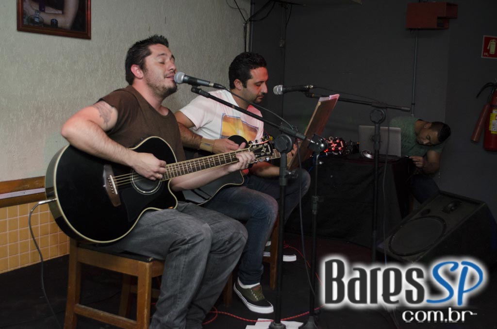 Banda Fonte 72 e DJ residente animaram a sexta-feira no Capital da Villa Banda Fonte 72 e DJ residente animaram a sexta-feira no Capital da Villa