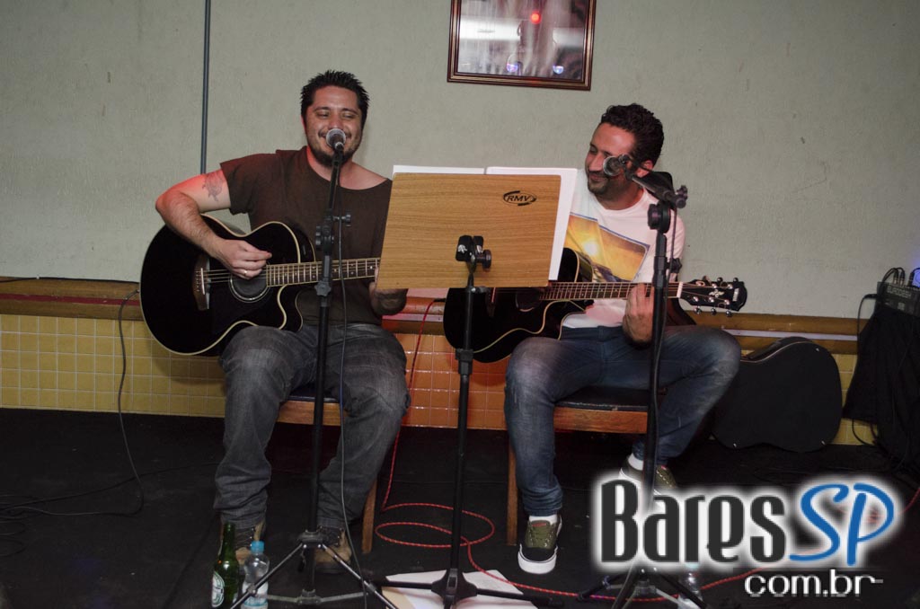 Banda Fonte 72 e DJ residente animaram a sexta-feira no Capital da Villa Banda Fonte 72 e DJ residente animaram a sexta-feira no Capital da Villa