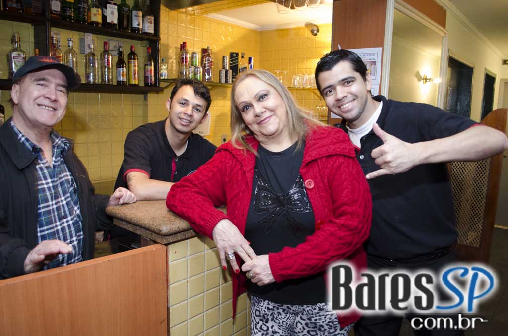 Banda Fonte 72 e DJ residente animaram a sexta-feira no Capital da Villa Banda Fonte 72 e DJ residente animaram a sexta-feira no Capital da Villa