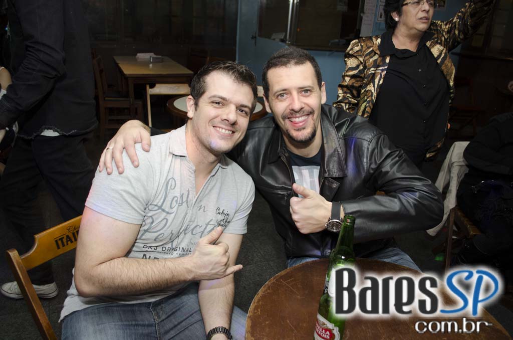 Banda Fonte 72 e DJ residente animaram a sexta-feira no Capital da Villa Banda Fonte 72 e DJ residente animaram a sexta-feira no Capital da Villa