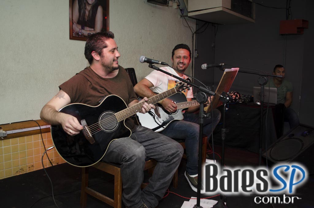 Banda Fonte 72 e DJ residente animaram a sexta-feira no Capital da Villa Banda Fonte 72 e DJ residente animaram a sexta-feira no Capital da Villa