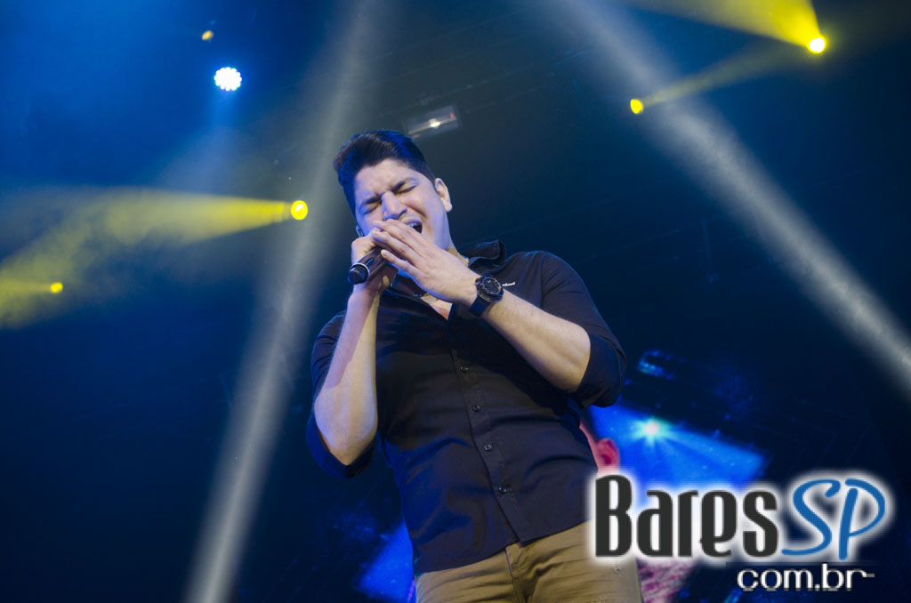 Henrique & Diego receberam convidados em show de lançamento da Festa do Peão de Barretos 2015 no Espaço das Américas Henrique & Diego receberam convidados em show de lançamento da Festa do Peão de Barretos 2015 no Espaço das Américas