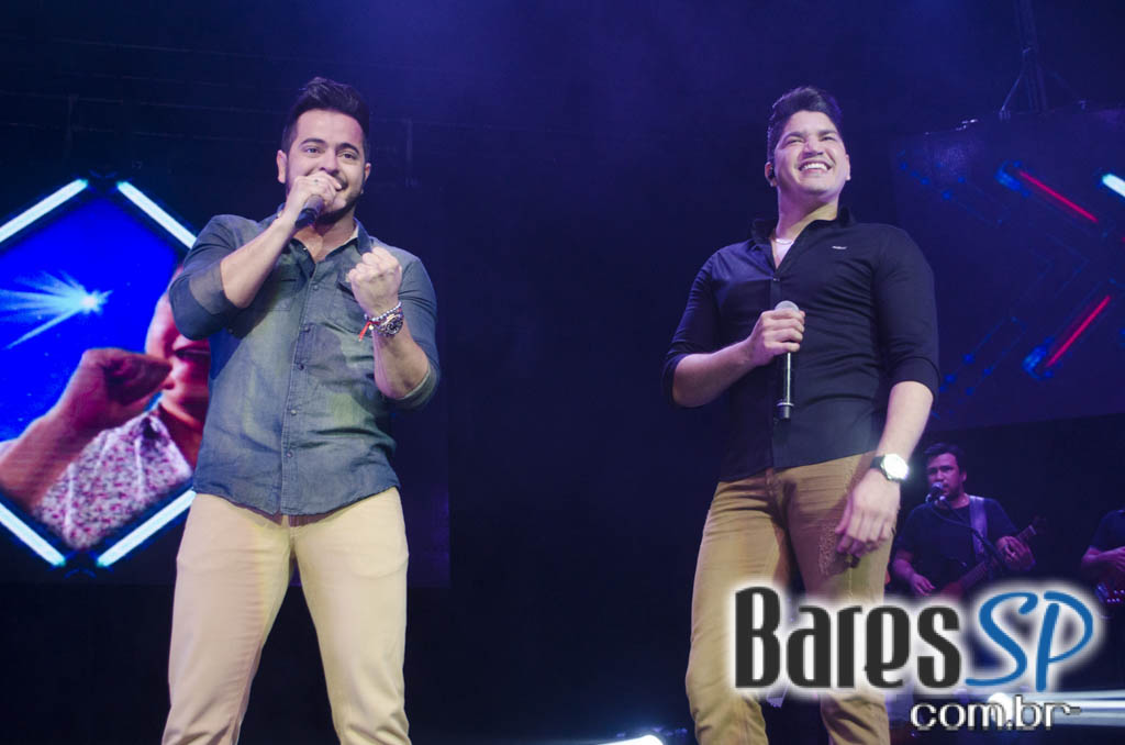 Henrique & Diego receberam convidados em show de lançamento da Festa do Peão de Barretos 2015 no Espaço das Américas Henrique & Diego receberam convidados em show de lançamento da Festa do Peão de Barretos 2015 no Espaço das Américas