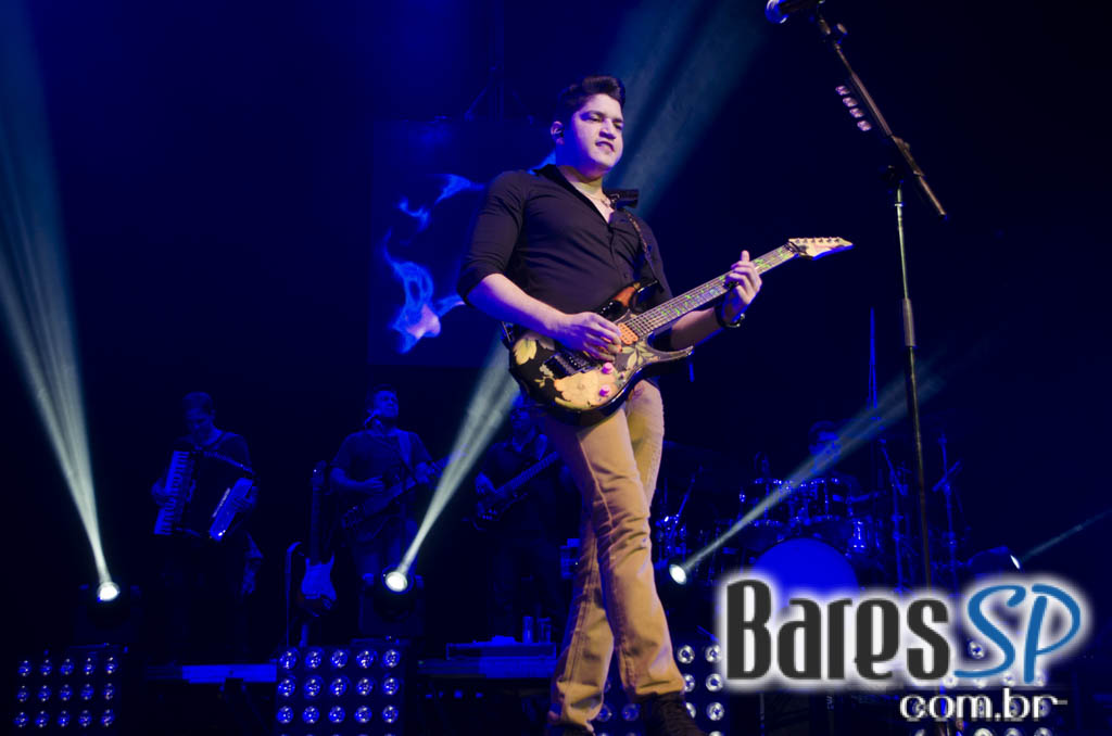 Henrique & Diego receberam convidados em show de lançamento da Festa do Peão de Barretos 2015 no Espaço das Américas Henrique & Diego receberam convidados em show de lançamento da Festa do Peão de Barretos 2015 no Espaço das Américas