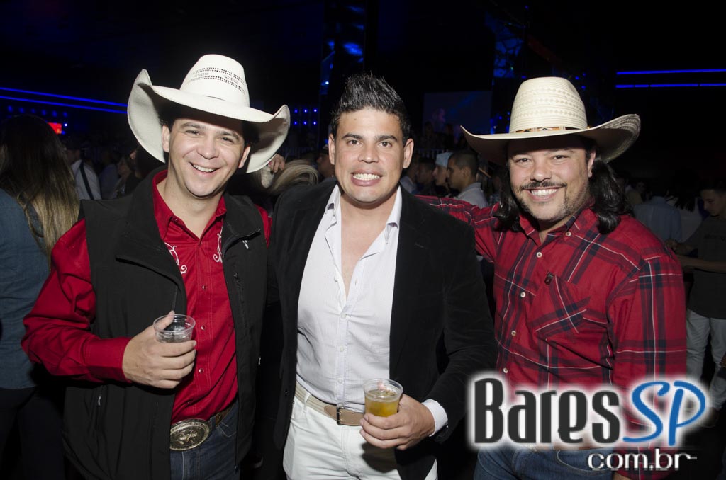 Henrique & Diego receberam convidados em show de lançamento da Festa do Peão de Barretos 2015 no Espaço das Américas Henrique & Diego receberam convidados em show de lançamento da Festa do Peão de Barretos 2015 no Espaço das Américas