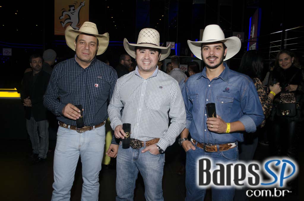 Henrique & Diego receberam convidados em show de lançamento da Festa do Peão de Barretos 2015 no Espaço das Américas Henrique & Diego receberam convidados em show de lançamento da Festa do Peão de Barretos 2015 no Espaço das Américas