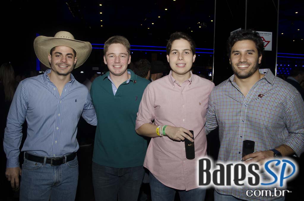 Henrique & Diego receberam convidados em show de lançamento da Festa do Peão de Barretos 2015 no Espaço das Américas Henrique & Diego receberam convidados em show de lançamento da Festa do Peão de Barretos 2015 no Espaço das Américas