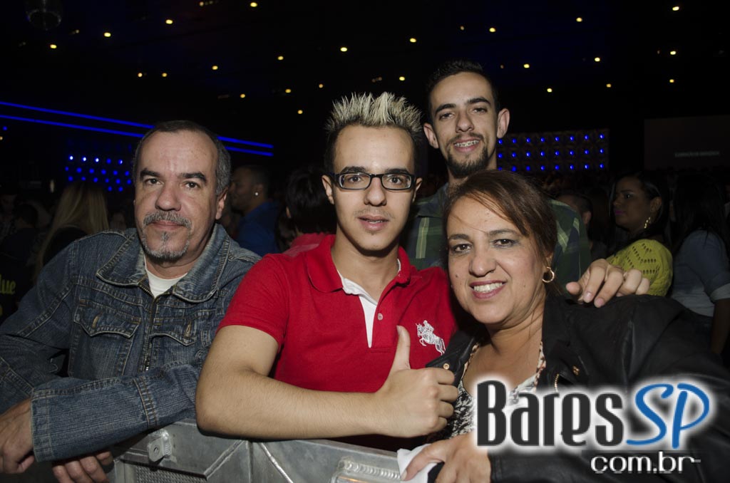 Henrique & Diego receberam convidados em show de lançamento da Festa do Peão de Barretos 2015 no Espaço das Américas Henrique & Diego receberam convidados em show de lançamento da Festa do Peão de Barretos 2015 no Espaço das Américas