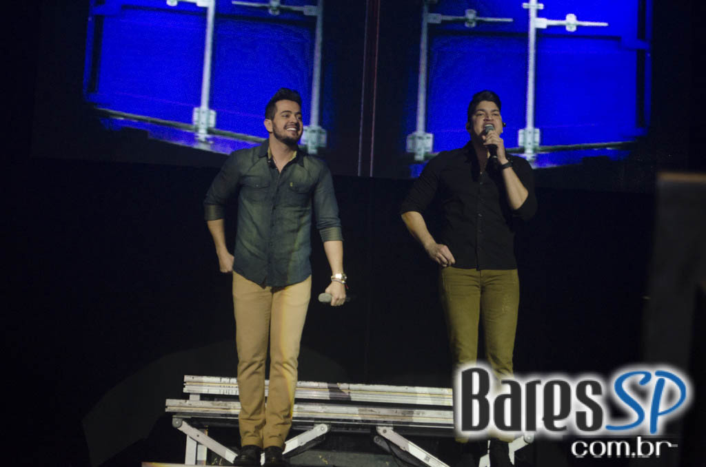 Henrique & Diego receberam convidados em show de lançamento da Festa do Peão de Barretos 2015 no Espaço das Américas Henrique & Diego receberam convidados em show de lançamento da Festa do Peão de Barretos 2015 no Espaço das Américas