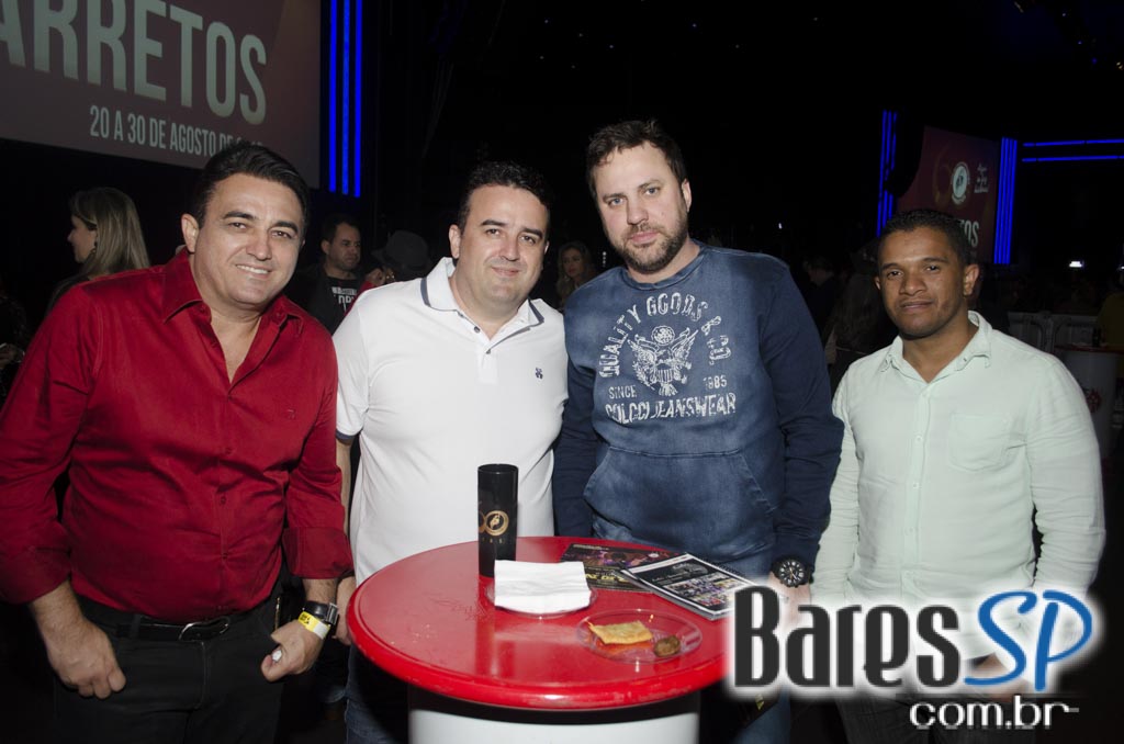 Henrique & Diego receberam convidados em show de lançamento da Festa do Peão de Barretos 2015 no Espaço das Américas Henrique & Diego receberam convidados em show de lançamento da Festa do Peão de Barretos 2015 no Espaço das Américas