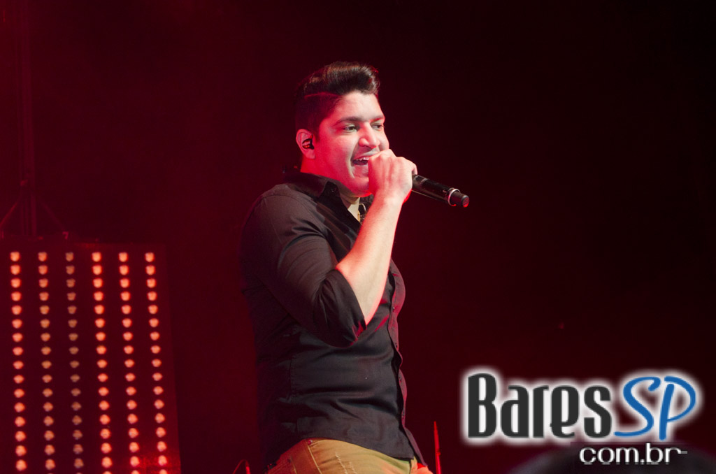 Henrique & Diego receberam convidados em show de lançamento da Festa do Peão de Barretos 2015 no Espaço das Américas Henrique & Diego receberam convidados em show de lançamento da Festa do Peão de Barretos 2015 no Espaço das Américas