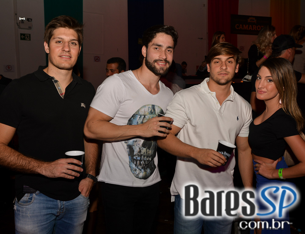 Baile do Movimento com show do cantor Péricles no Esporte Clube Pinheiros Baile do Movimento com show do cantor Péricles no Esporte Clube Pinheiros