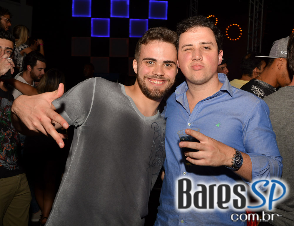 Baile do Movimento com show do cantor Péricles no Esporte Clube Pinheiros Baile do Movimento com show do cantor Péricles no Esporte Clube Pinheiros