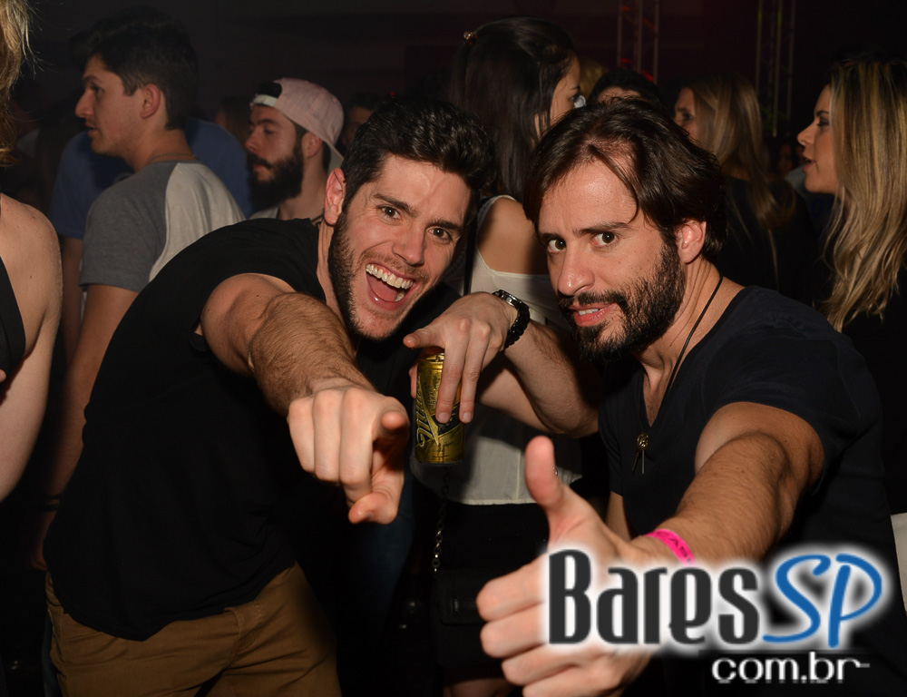 Baile do Movimento com show do cantor Péricles no Esporte Clube Pinheiros Baile do Movimento com show do cantor Péricles no Esporte Clube Pinheiros