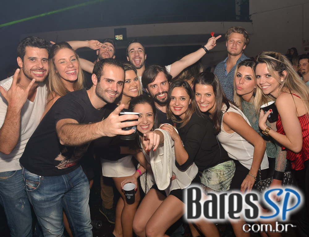 Baile do Movimento com show do cantor Péricles no Esporte Clube Pinheiros Baile do Movimento com show do cantor Péricles no Esporte Clube Pinheiros