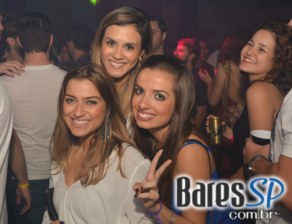 Baile do Movimento com show do cantor Péricles no Esporte Clube Pinheiros Baile do Movimento com show do cantor Péricles no Esporte Clube Pinheiros