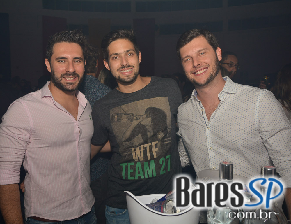 Baile do Movimento com show do cantor Péricles no Esporte Clube Pinheiros Baile do Movimento com show do cantor Péricles no Esporte Clube Pinheiros