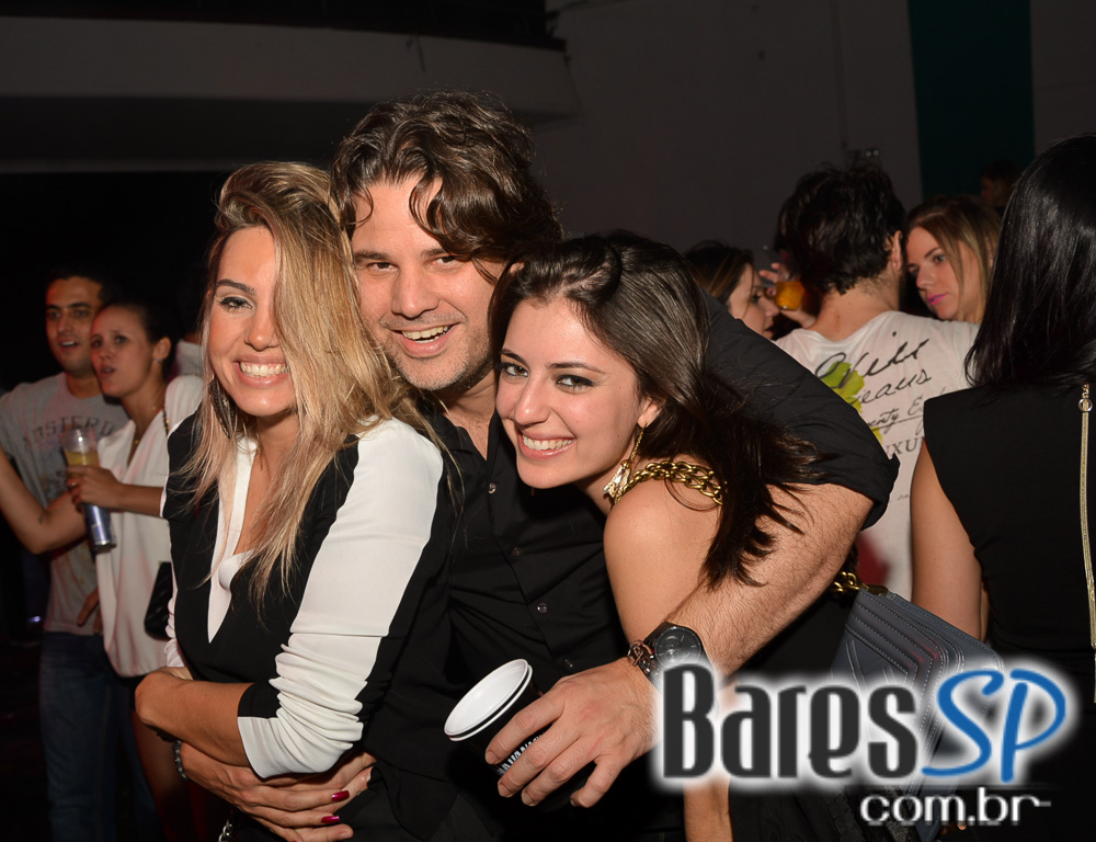 Baile do Movimento com show do cantor Péricles no Esporte Clube Pinheiros Baile do Movimento com show do cantor Péricles no Esporte Clube Pinheiros