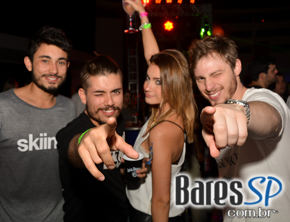 Baile do Movimento com show do cantor Péricles no Esporte Clube Pinheiros Baile do Movimento com show do cantor Péricles no Esporte Clube Pinheiros