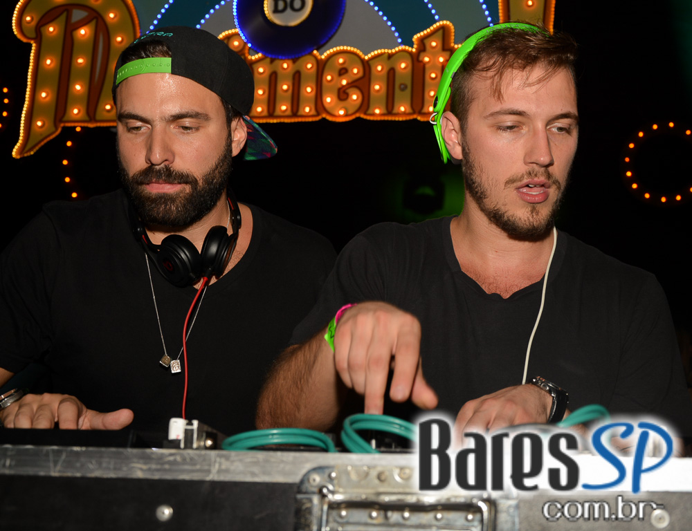 Baile do Movimento com show do cantor Péricles no Esporte Clube Pinheiros Baile do Movimento com show do cantor Péricles no Esporte Clube Pinheiros