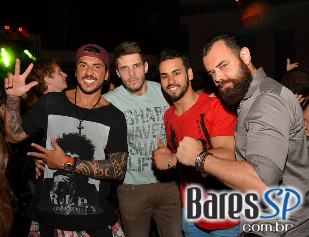 Baile do Movimento com show do cantor Péricles no Esporte Clube Pinheiros Baile do Movimento com show do cantor Péricles no Esporte Clube Pinheiros