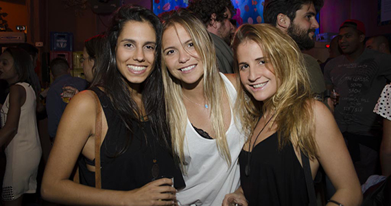 Fundo de Quintal se apresentou no palco do Traço de União Fundo de Quintal se apresentou no palco do Traço de União