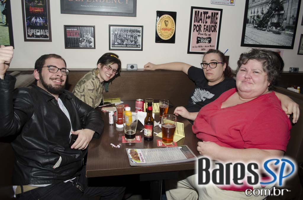 Partisans Pub comemorou aniversário de 3 anos com show do Grupo Partisans Electric Trio Partisans Pub comemorou aniversário de 3 anos com show do Grupo Partisans Electric Trio