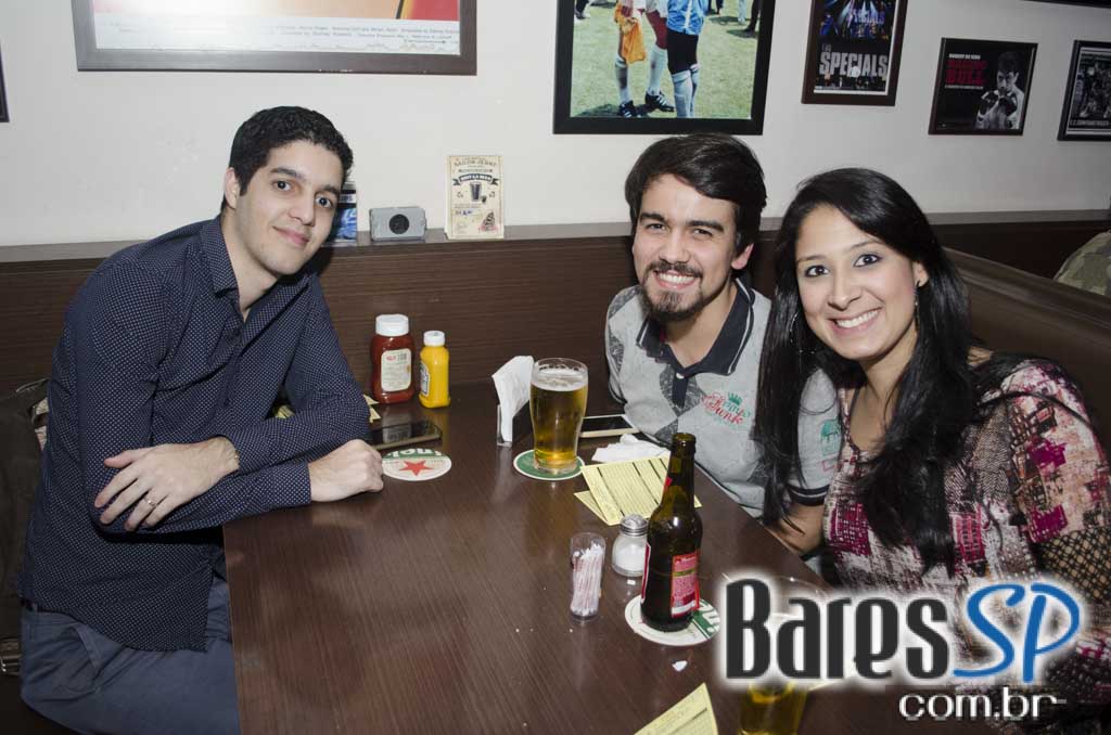 Partisans Pub comemorou aniversário de 3 anos com show do Grupo Partisans Electric Trio Partisans Pub comemorou aniversário de 3 anos com show do Grupo Partisans Electric Trio