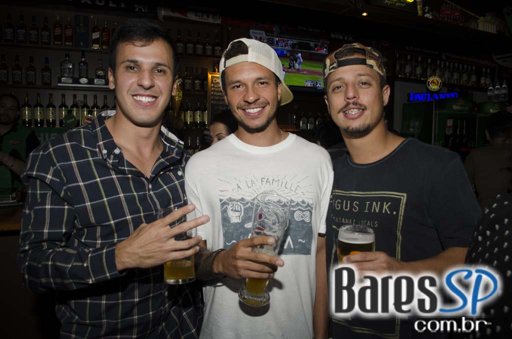 Partisans Pub comemorou aniversário de 3 anos com show do Grupo Partisans Electric Trio Partisans Pub comemorou aniversário de 3 anos com show do Grupo Partisans Electric Trio