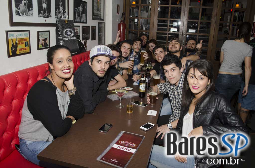 Partisans Pub comemorou aniversário de 3 anos com show do Grupo Partisans Electric Trio Partisans Pub comemorou aniversário de 3 anos com show do Grupo Partisans Electric Trio