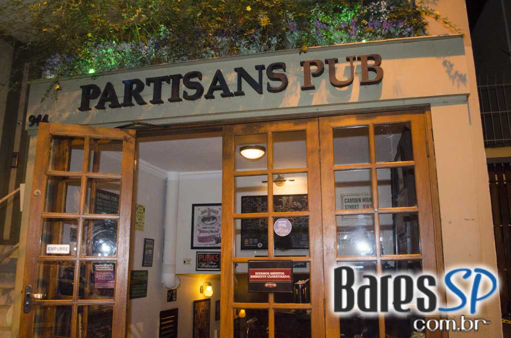 Partisans Pub comemorou aniversário de 3 anos com show do Grupo Partisans Electric Trio Partisans Pub comemorou aniversário de 3 anos com show do Grupo Partisans Electric Trio