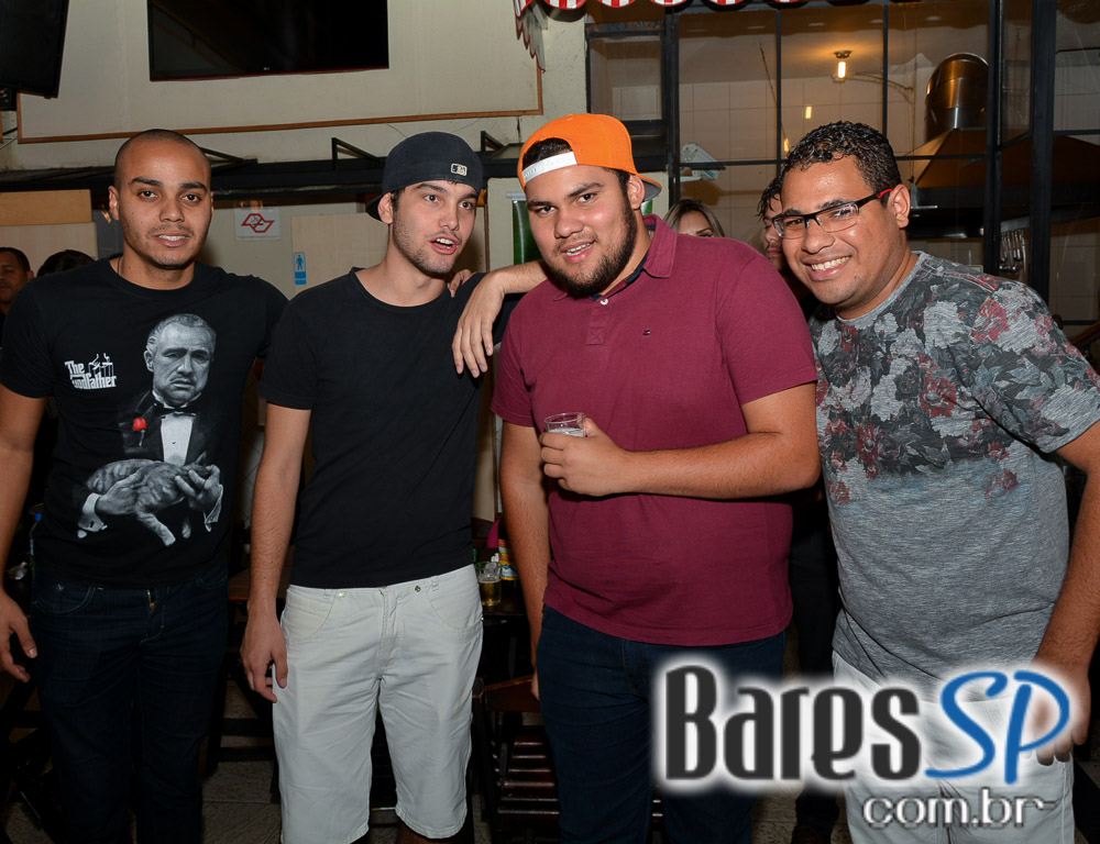 Boteco do Seu Zé recebeu o show ao vivo do cantor Marco Viana no sábado Boteco do Seu Zé recebeu o show ao vivo do cantor Marco Viana no sábado