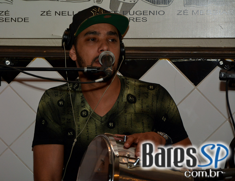 Boteco do Seu Zé recebeu o show ao vivo do cantor Marco Viana no sábado Boteco do Seu Zé recebeu o show ao vivo do cantor Marco Viana no sábado