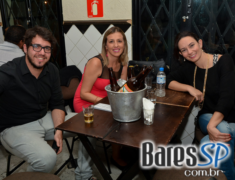 Boteco do Seu Zé recebeu o show ao vivo do cantor Marco Viana no sábado Boteco do Seu Zé recebeu o show ao vivo do cantor Marco Viana no sábado