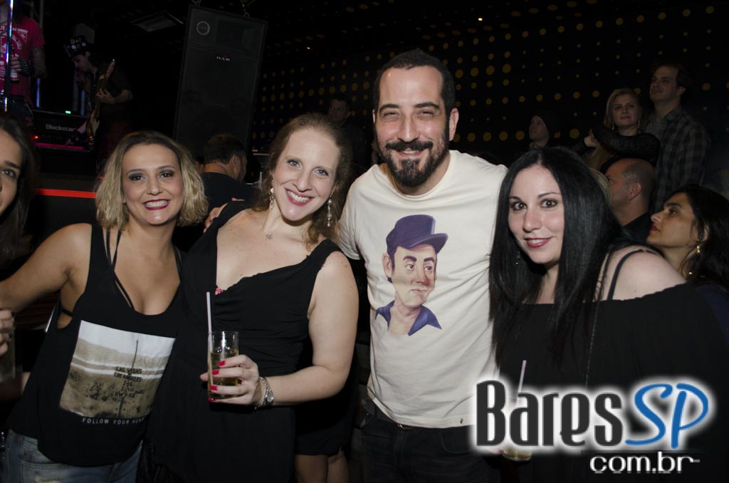 Na Mata Café apresentou show ao vivo da Banda Viva Noite com participação de Nahim Na Mata Café apresentou show ao vivo da Banda Viva Noite com participação de Nahim