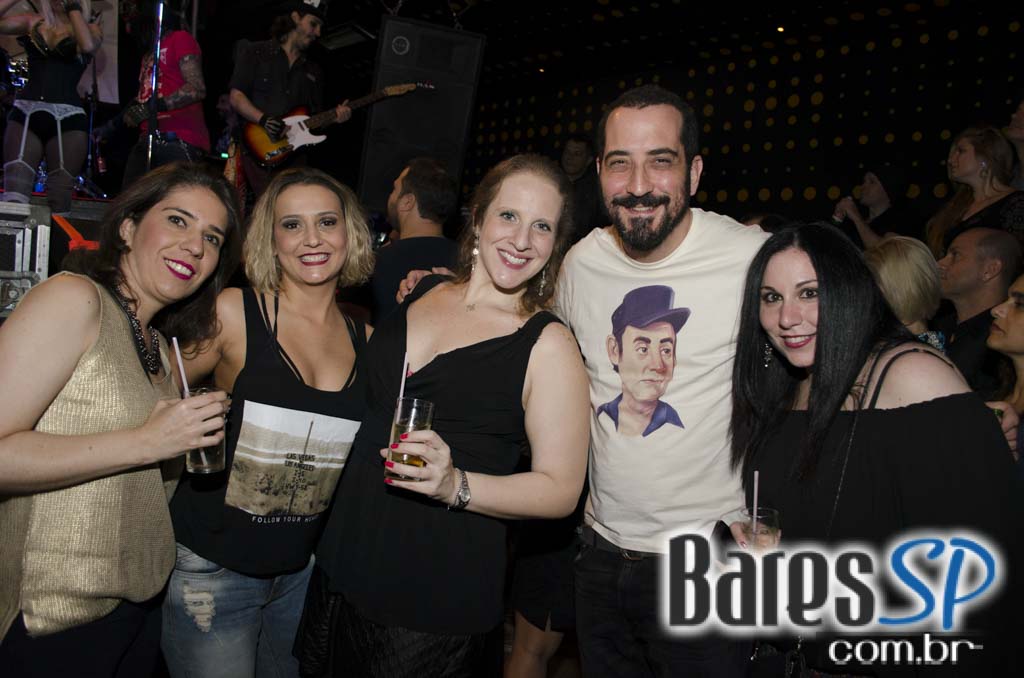 Na Mata Café apresentou show ao vivo da Banda Viva Noite com participação de Nahim Na Mata Café apresentou show ao vivo da Banda Viva Noite com participação de Nahim