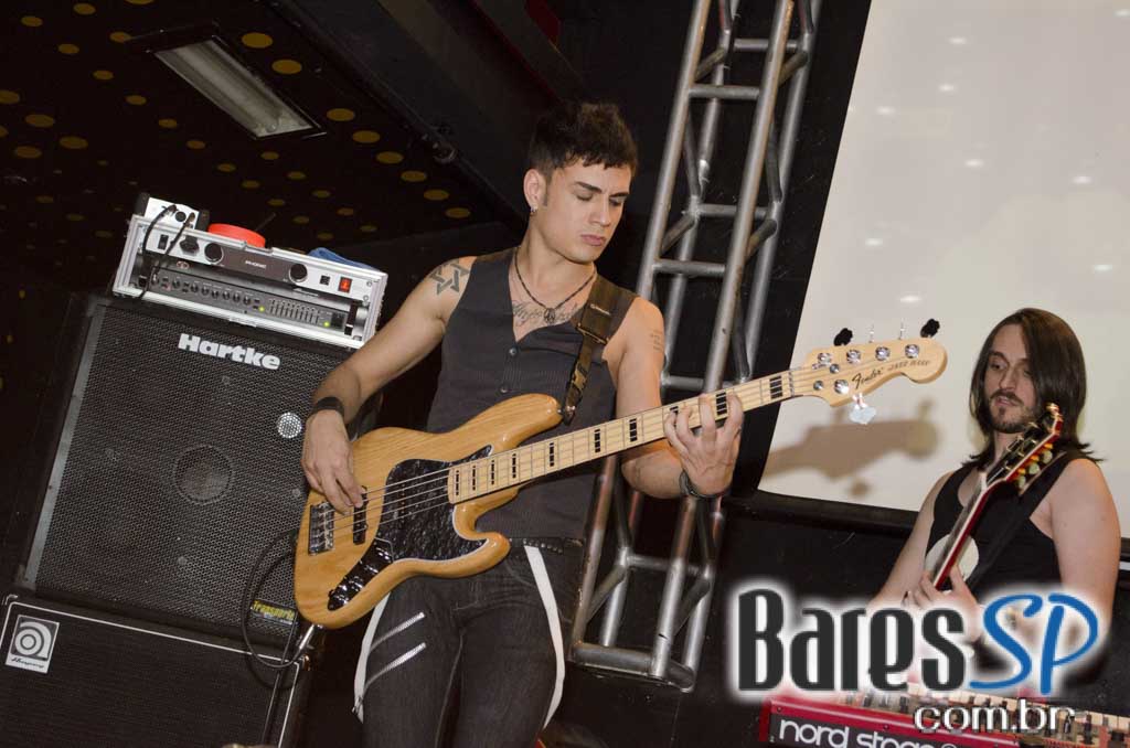 Na Mata Café apresentou show ao vivo da Banda Viva Noite com participação de Nahim Na Mata Café apresentou show ao vivo da Banda Viva Noite com participação de Nahim