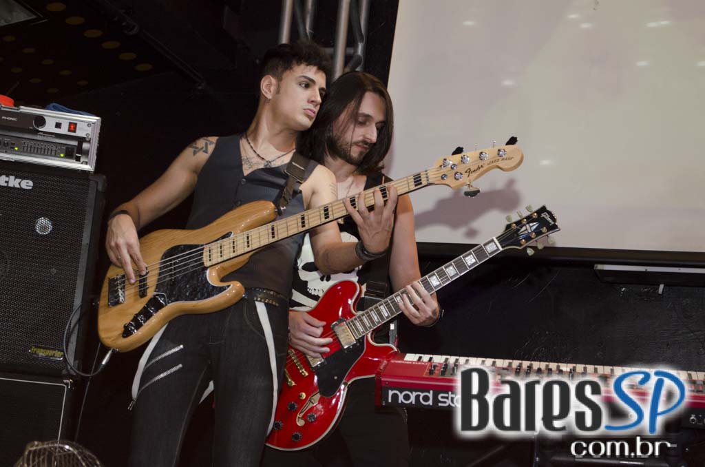 Na Mata Café apresentou show ao vivo da Banda Viva Noite com participação de Nahim Na Mata Café apresentou show ao vivo da Banda Viva Noite com participação de Nahim