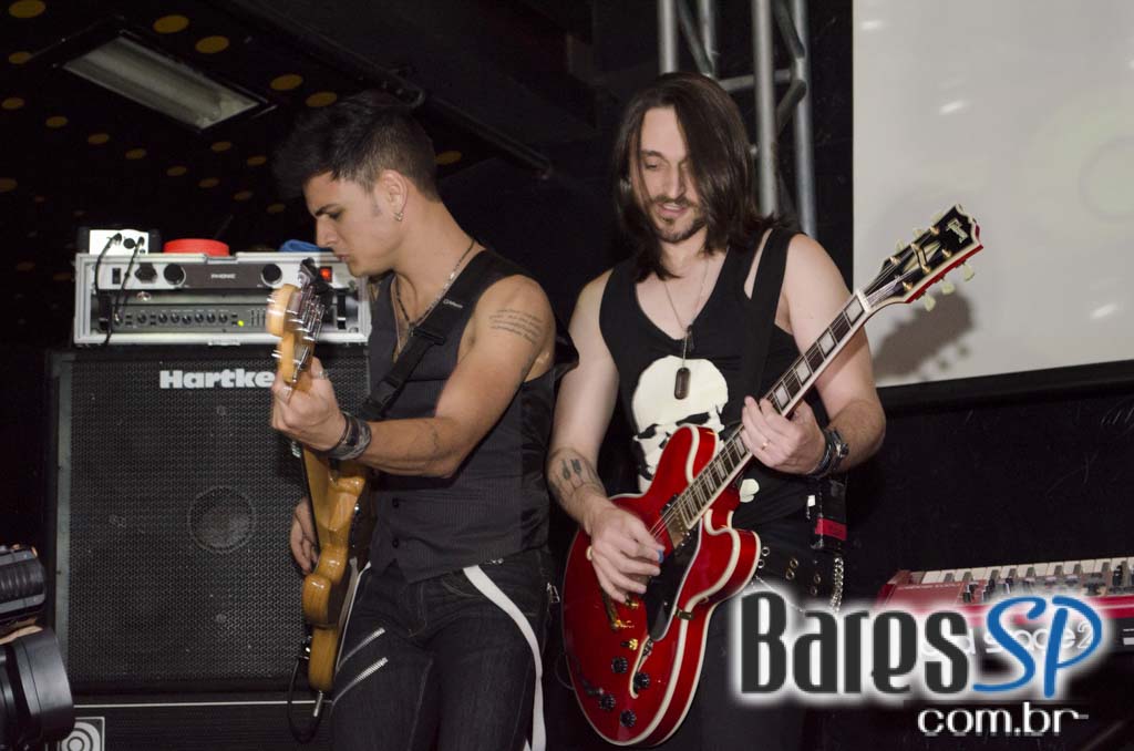 Na Mata Café apresentou show ao vivo da Banda Viva Noite com participação de Nahim Na Mata Café apresentou show ao vivo da Banda Viva Noite com participação de Nahim