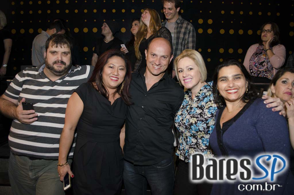 Na Mata Café apresentou show ao vivo da Banda Viva Noite com participação de Nahim Na Mata Café apresentou show ao vivo da Banda Viva Noite com participação de Nahim