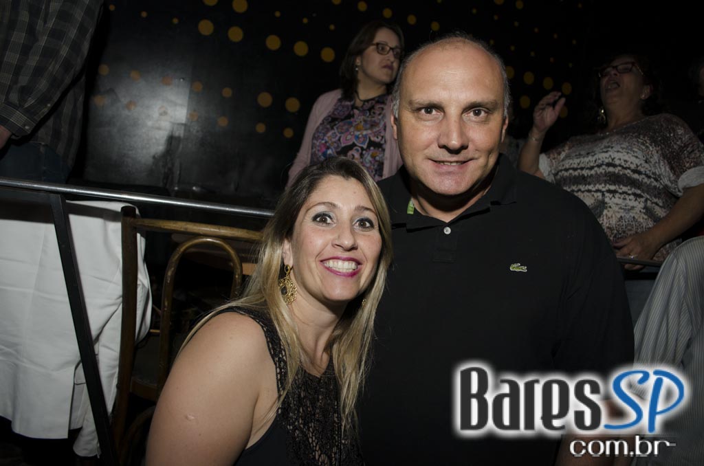 Na Mata Café apresentou show ao vivo da Banda Viva Noite com participação de Nahim Na Mata Café apresentou show ao vivo da Banda Viva Noite com participação de Nahim