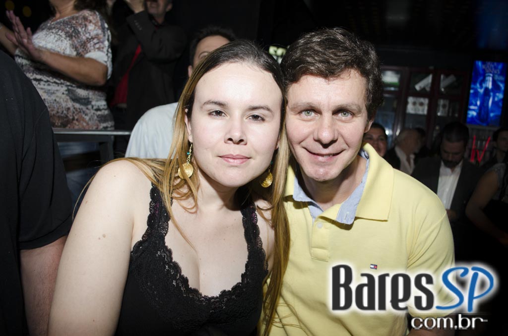 Na Mata Café apresentou show ao vivo da Banda Viva Noite com participação de Nahim Na Mata Café apresentou show ao vivo da Banda Viva Noite com participação de Nahim