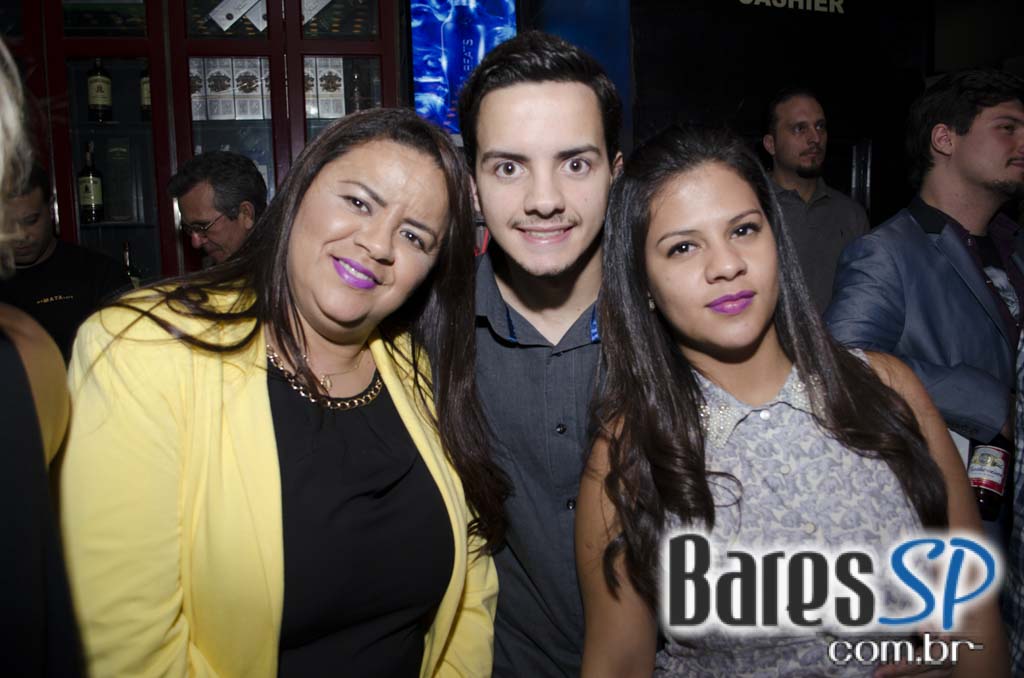 Na Mata Café apresentou show ao vivo da Banda Viva Noite com participação de Nahim Na Mata Café apresentou show ao vivo da Banda Viva Noite com participação de Nahim