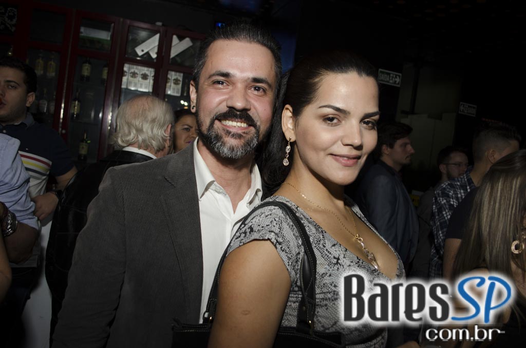 Na Mata Café apresentou show ao vivo da Banda Viva Noite com participação de Nahim Na Mata Café apresentou show ao vivo da Banda Viva Noite com participação de Nahim