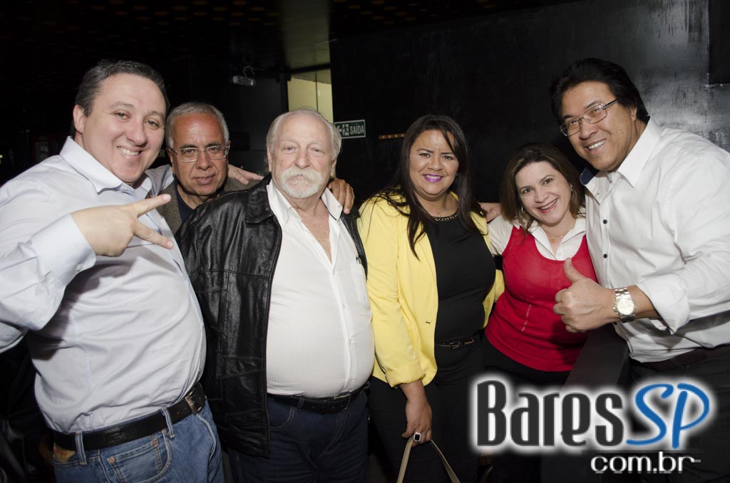 Na Mata Café apresentou show ao vivo da Banda Viva Noite com participação de Nahim Na Mata Café apresentou show ao vivo da Banda Viva Noite com participação de Nahim