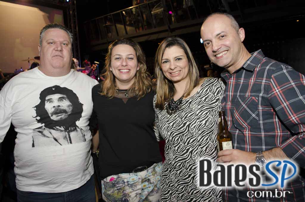 Na Mata Café apresentou show ao vivo da Banda Viva Noite com participação de Nahim Na Mata Café apresentou show ao vivo da Banda Viva Noite com participação de Nahim