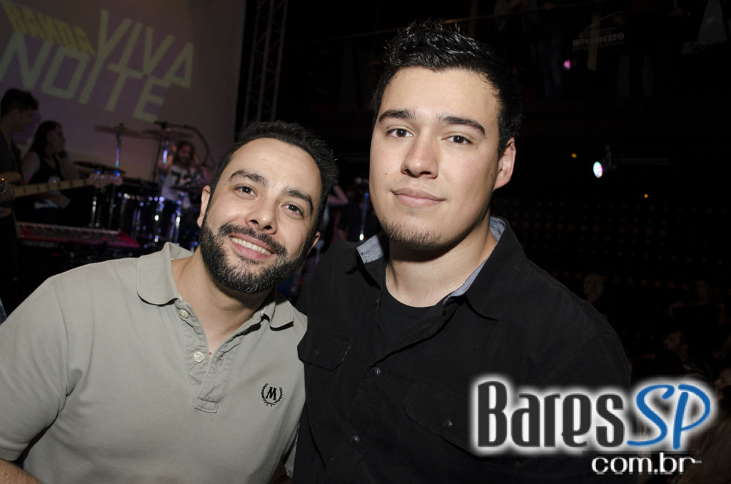 Na Mata Café apresentou show ao vivo da Banda Viva Noite com participação de Nahim Na Mata Café apresentou show ao vivo da Banda Viva Noite com participação de Nahim